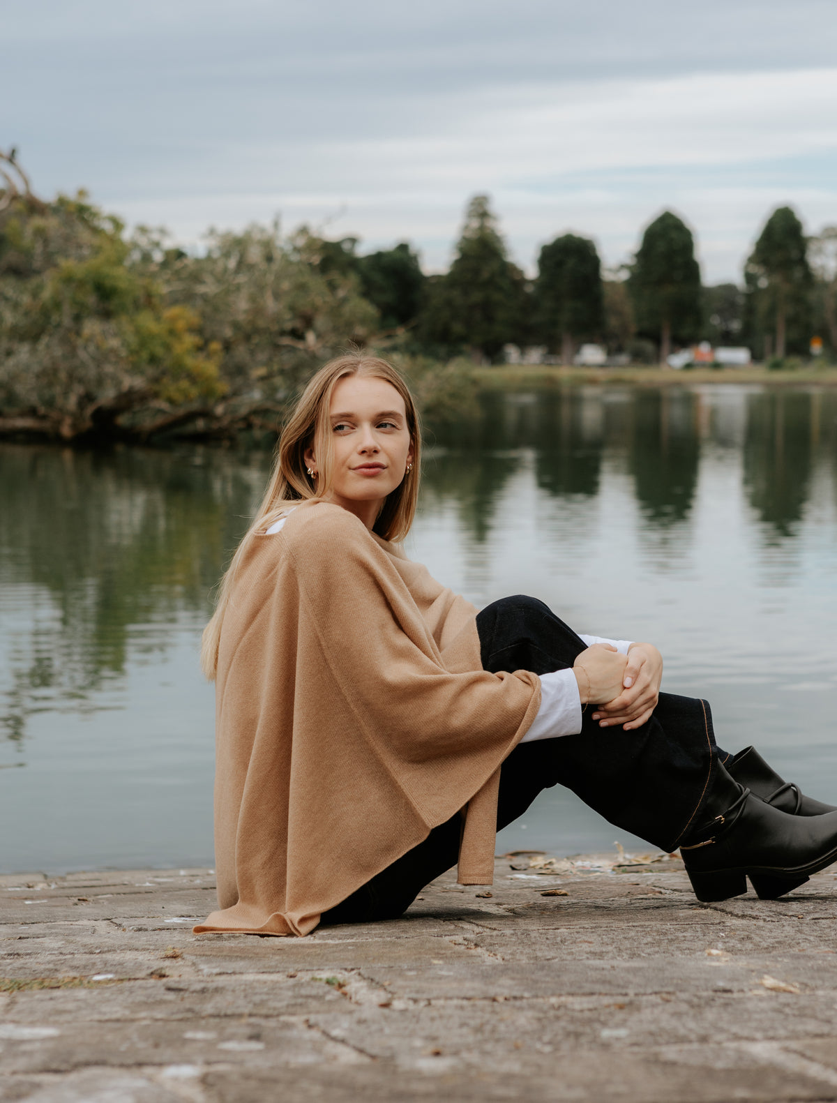 Cashmere Ponchette Camel