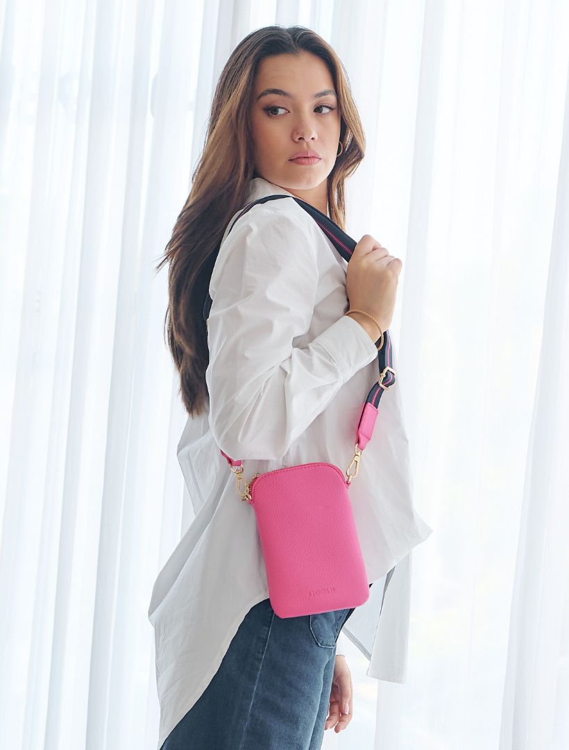 Wanderer Cross Body Bag Bright Pink