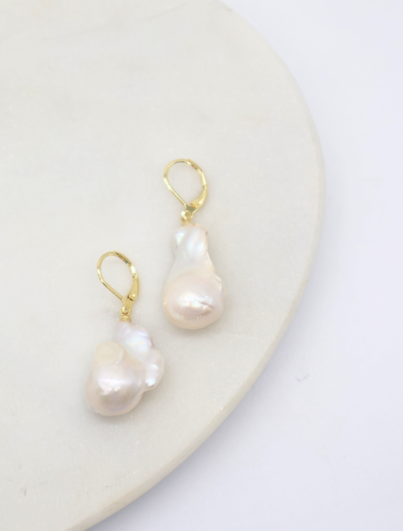 Lever Clasp Pearl Drops Gold