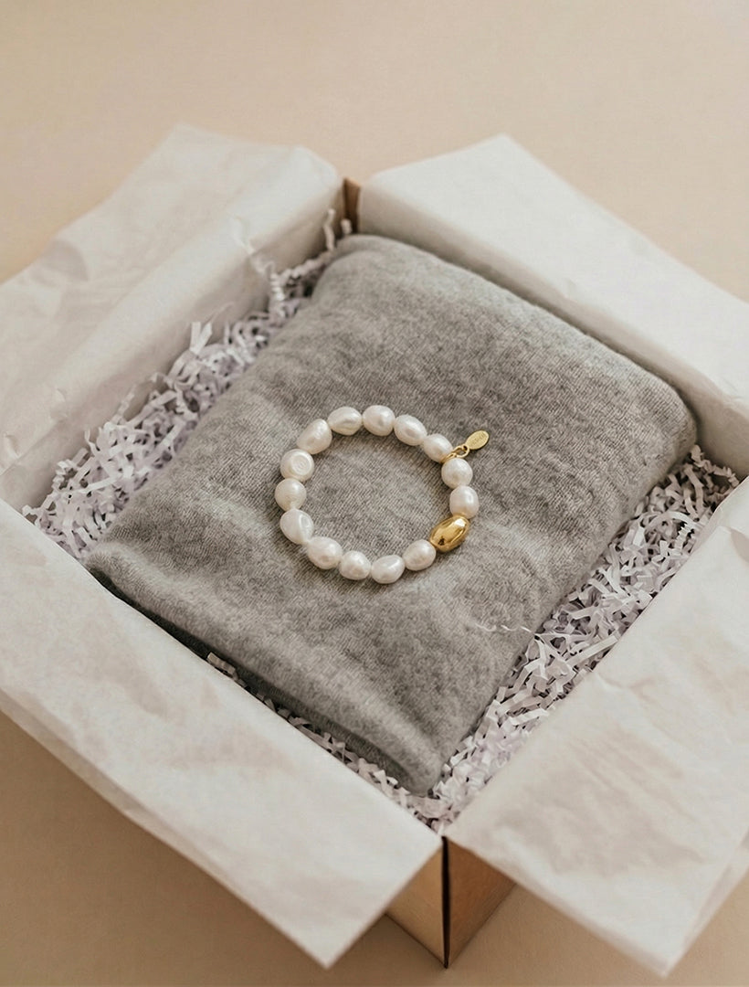 Cashmere & Pearls
