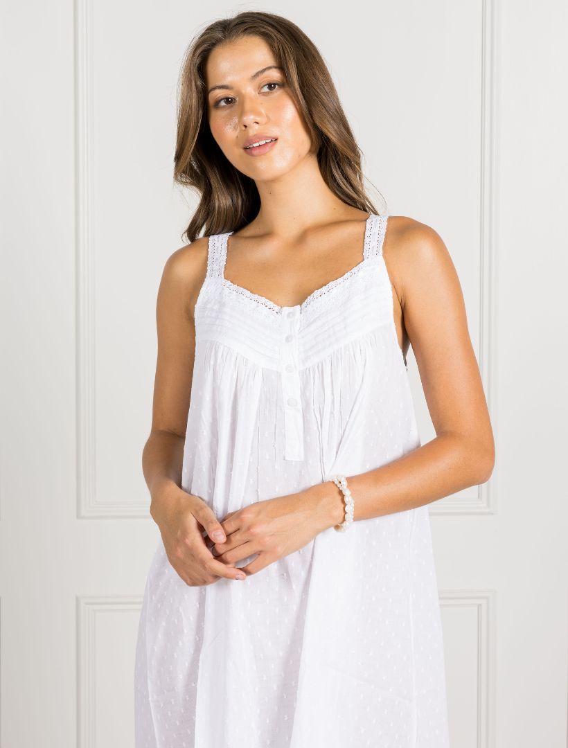 Detail - white lace nightgown front