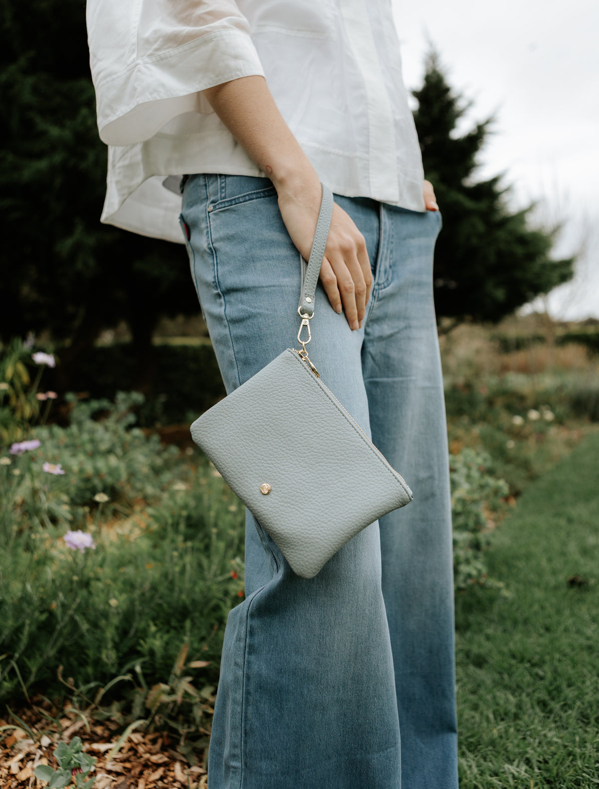 Mia Clutch Forget Me Not