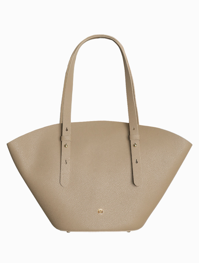 Front view - hazelnut leather tote