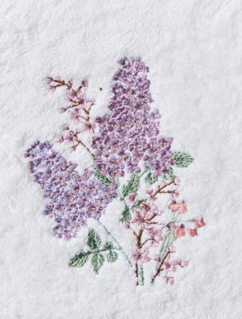 Detail - White hand towel with flower broidered 