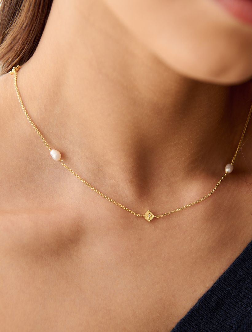 Lucienne Disk and Pearl Necklace Short Gold