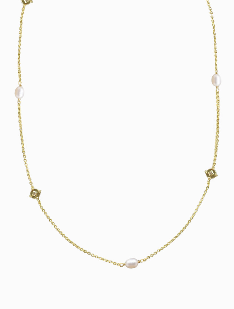 Front view - Gold chain pearl necklace