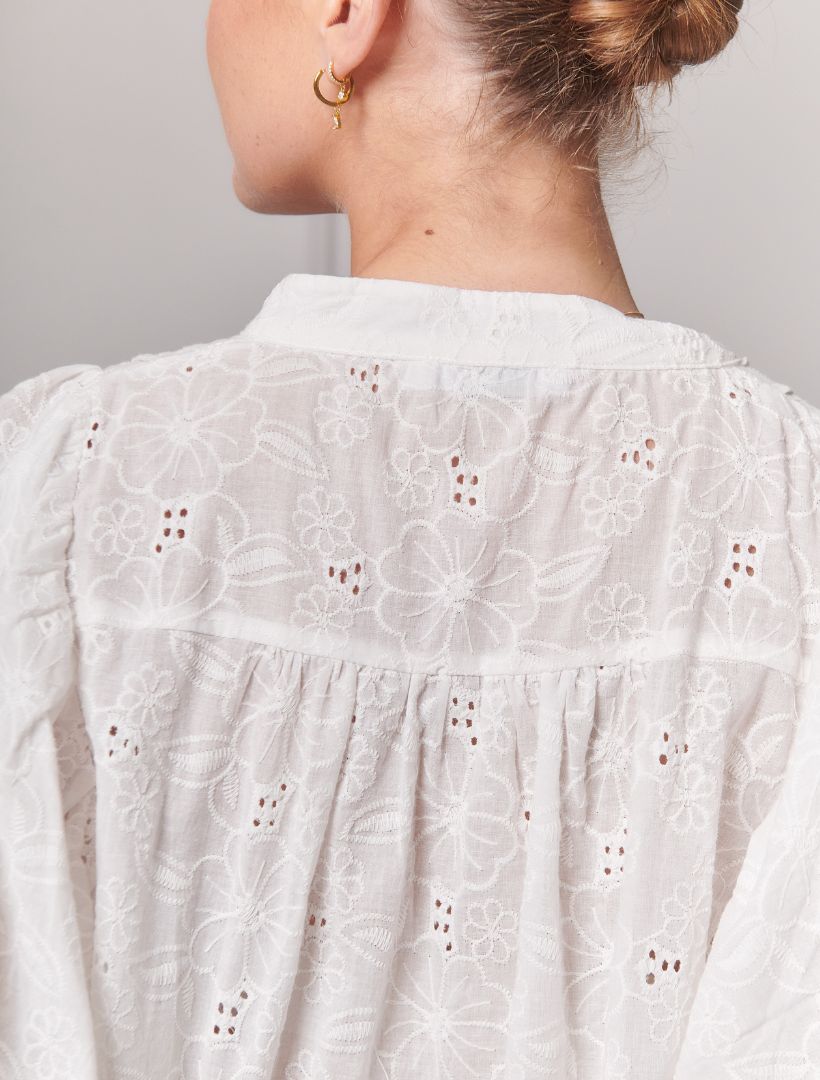 Back detail -  white lace top front