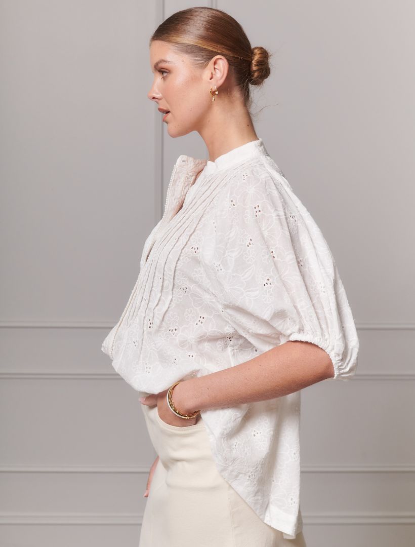 Side view - white lace top front