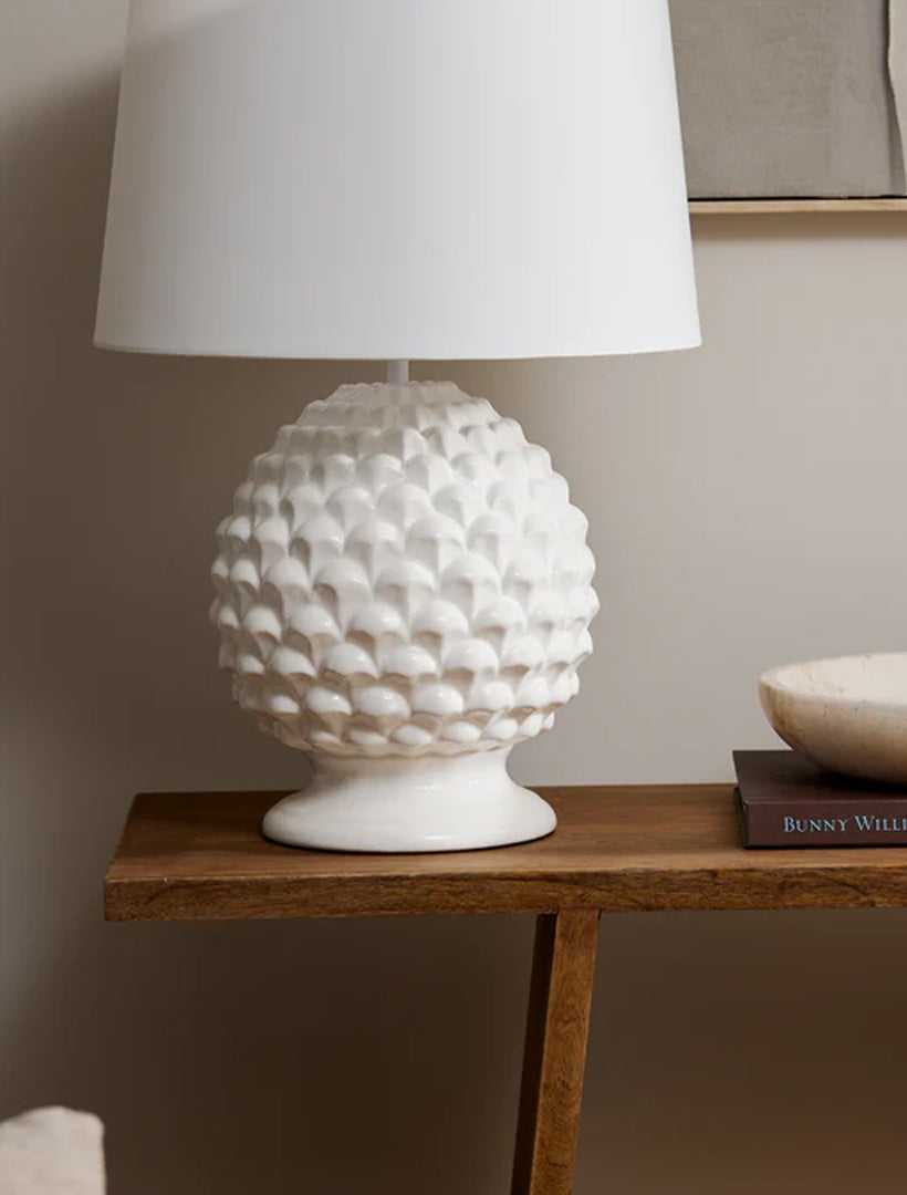 Detail - White ceramic lamp