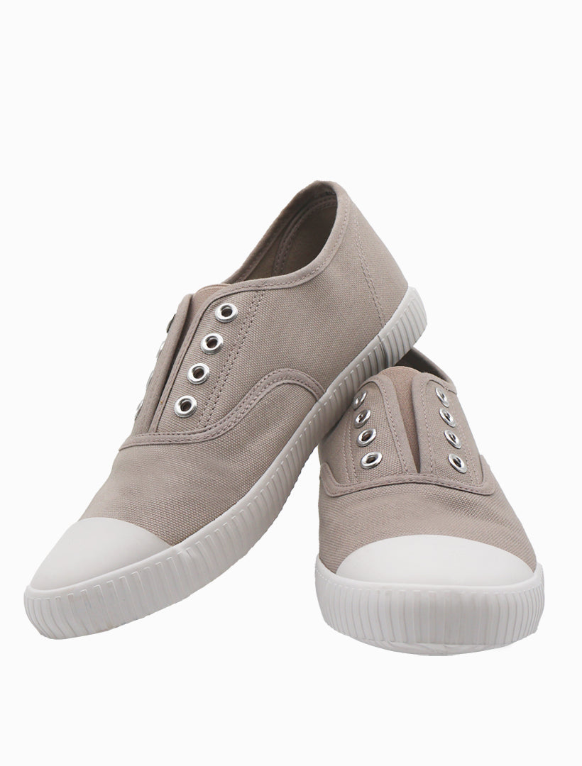 Front view - Beige plimsole sneaker