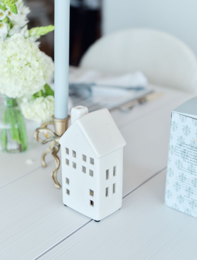 Table decor - white porcelain led house