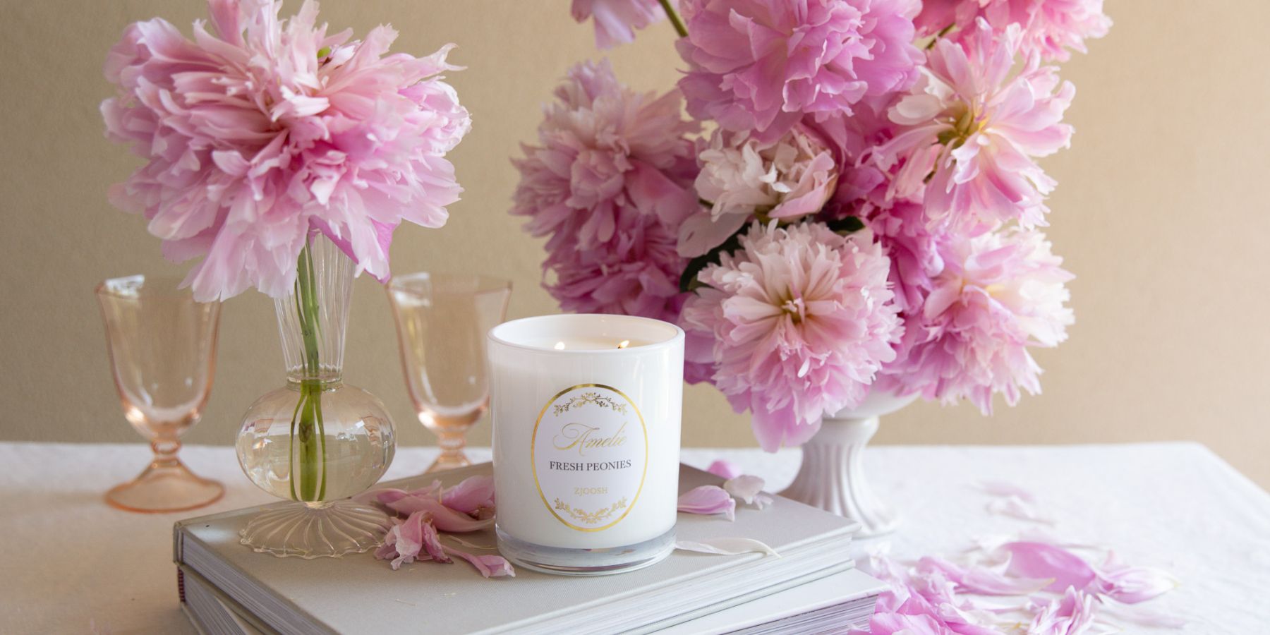 photo of the Zjoosh peony candles with flowers