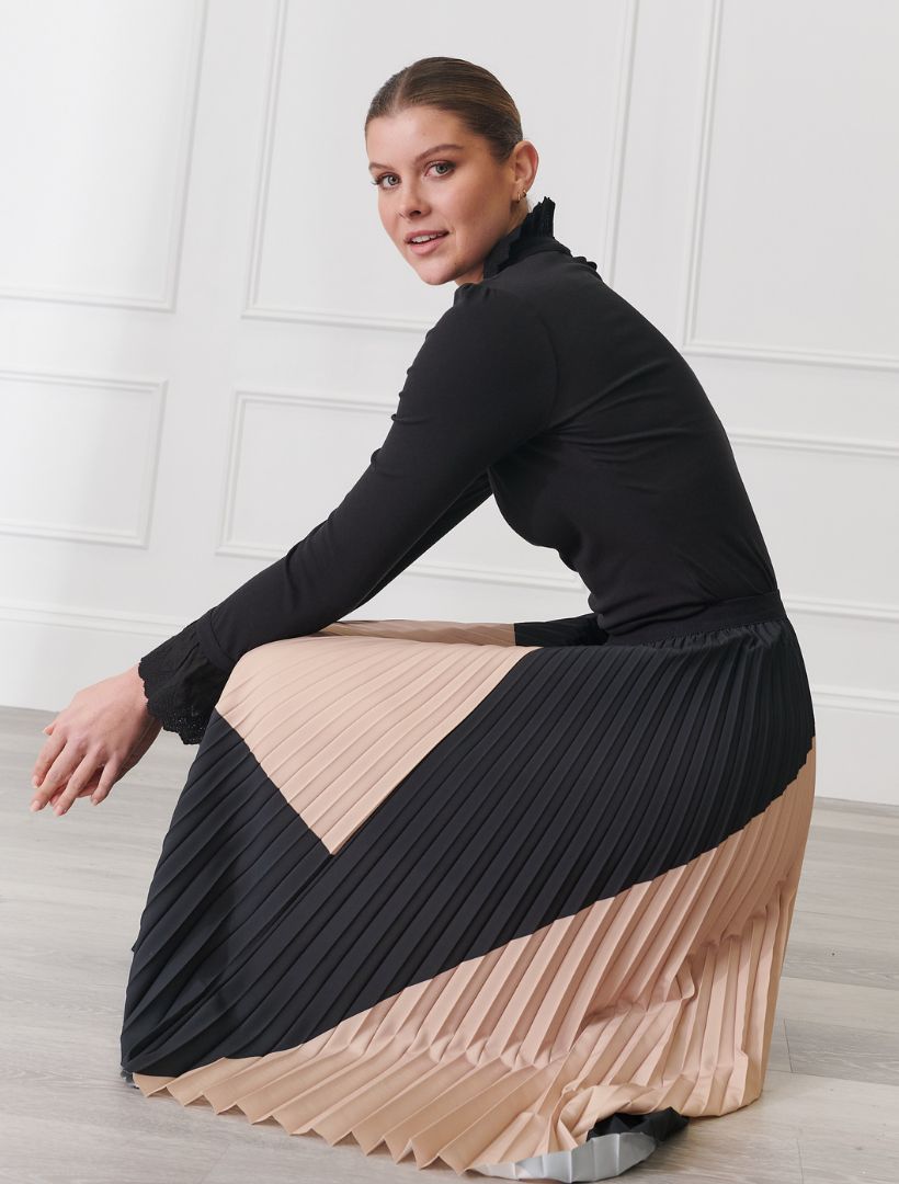 Black Caramel Pleat Skirt - Zjoosh
