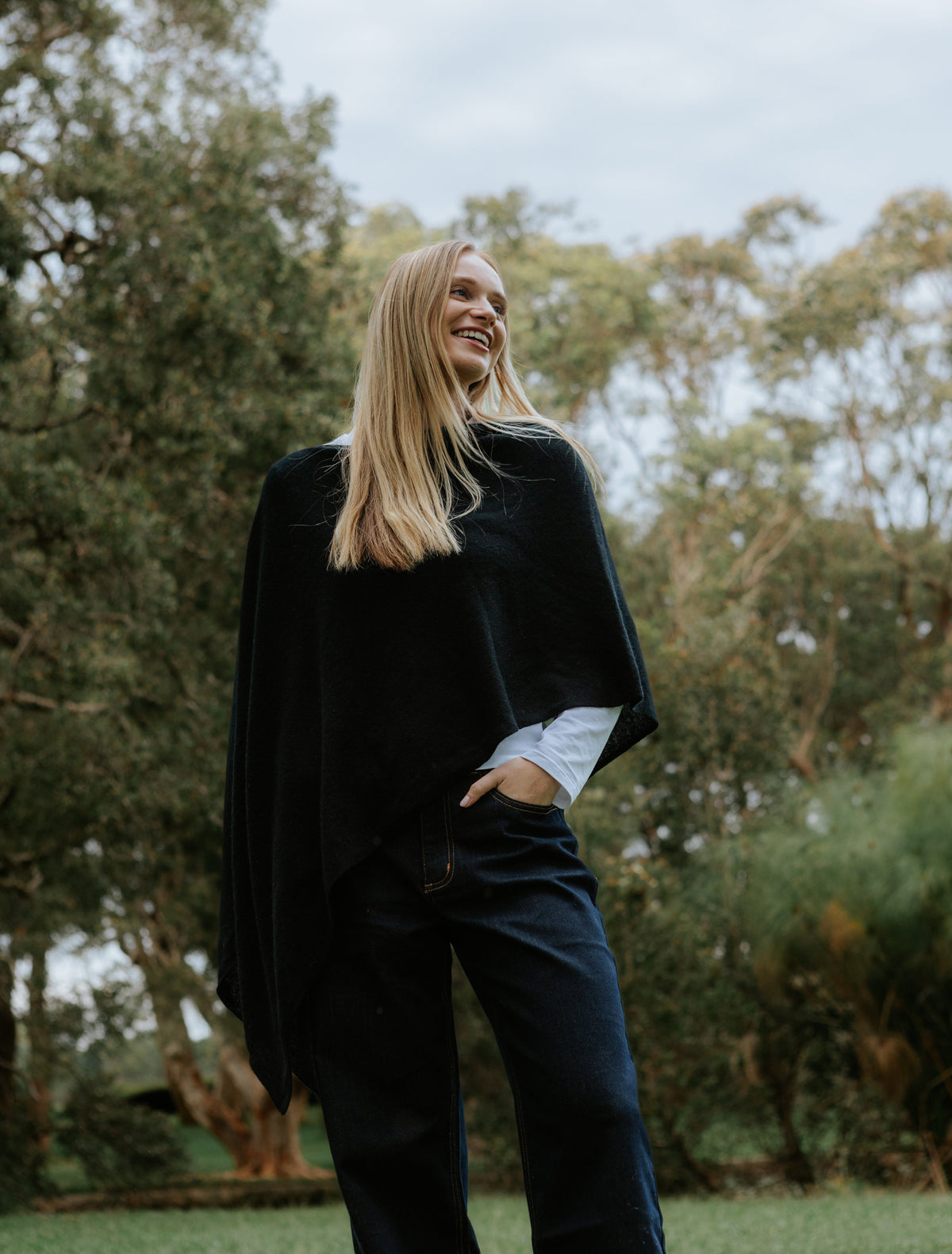 Cashmere Ponchette Black - Zjoosh