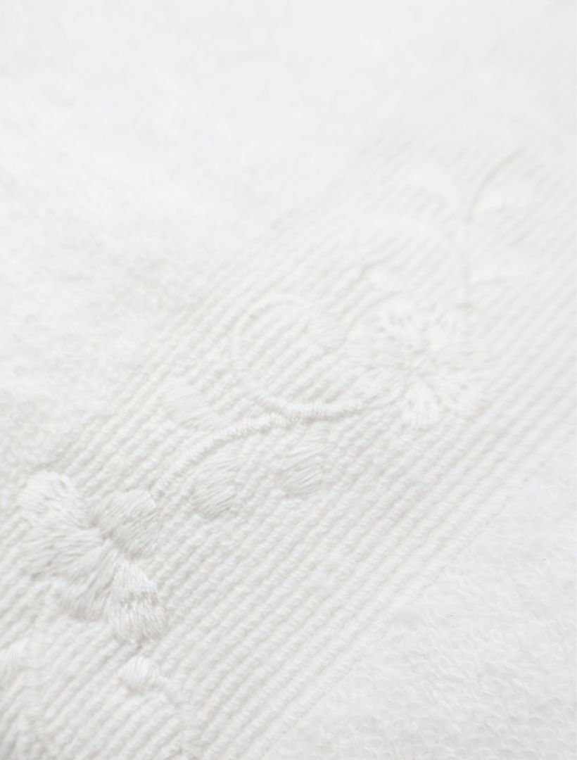 Flower Vine Hand Towel White - Zjoosh