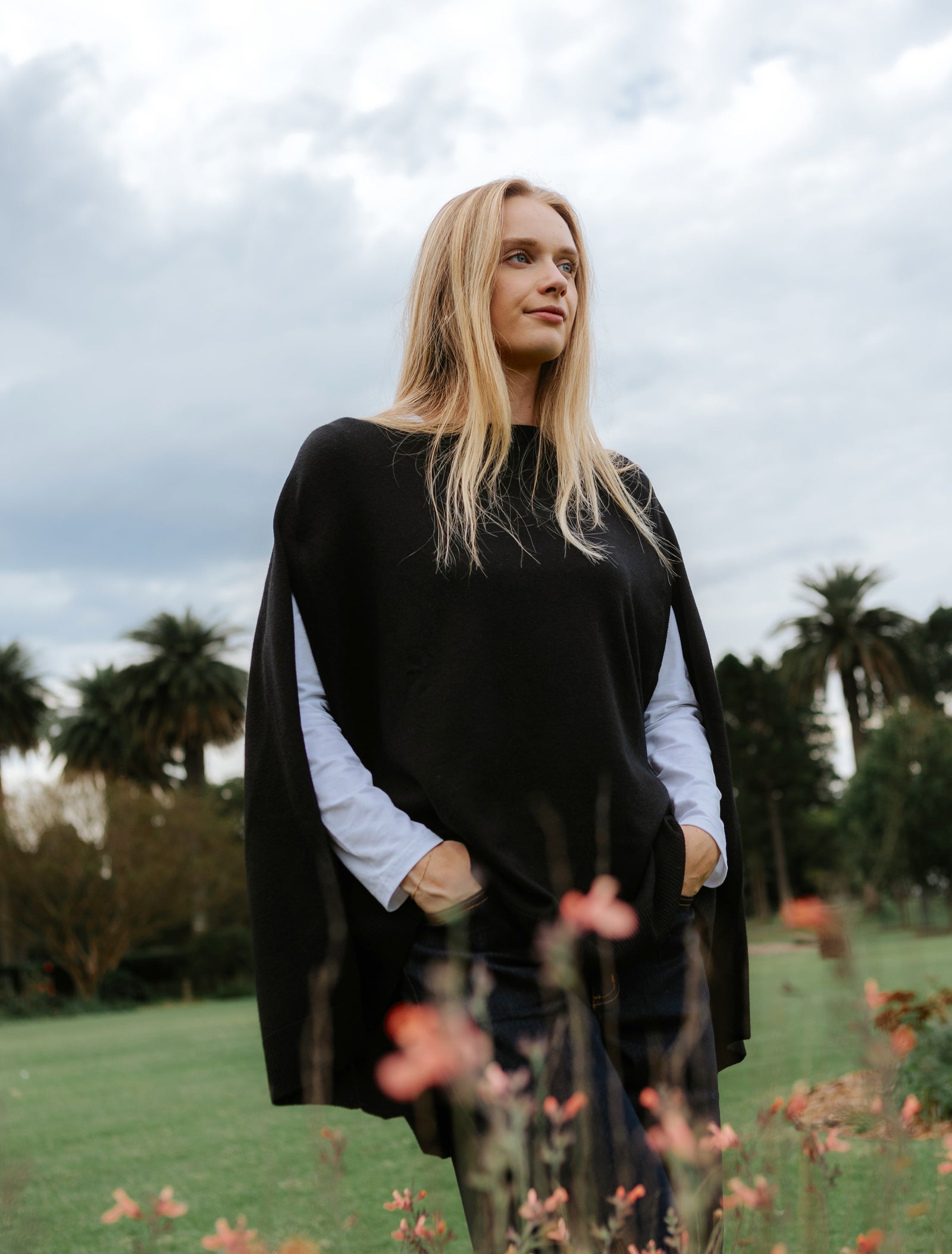 Gwyneth Cape Black - Zjoosh
