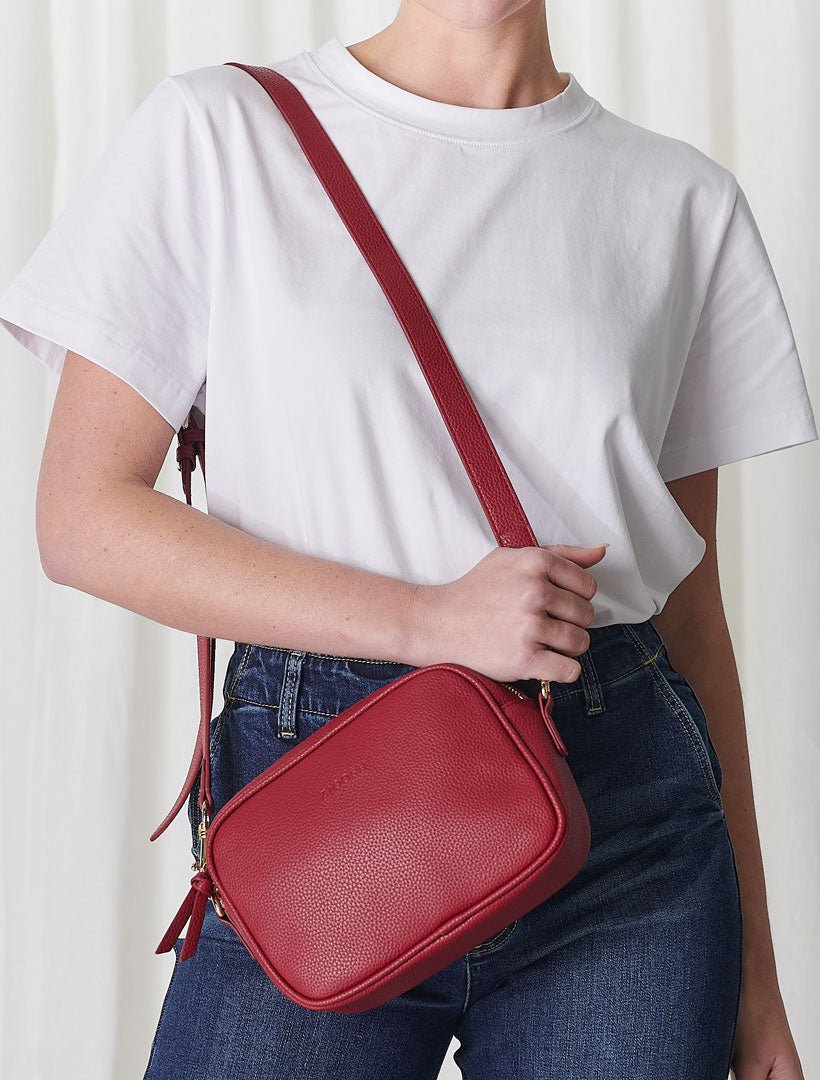 model wearing pinot cross body bag from zjoosh