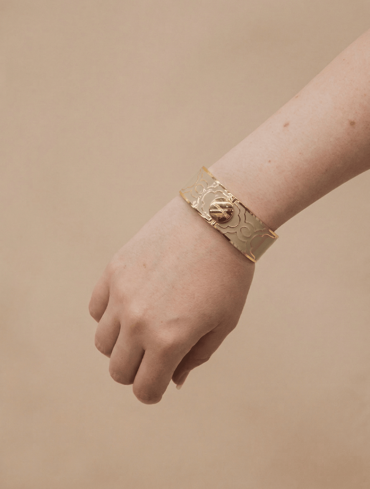 Symposium Enamel Cuff Beige - Zjoosh