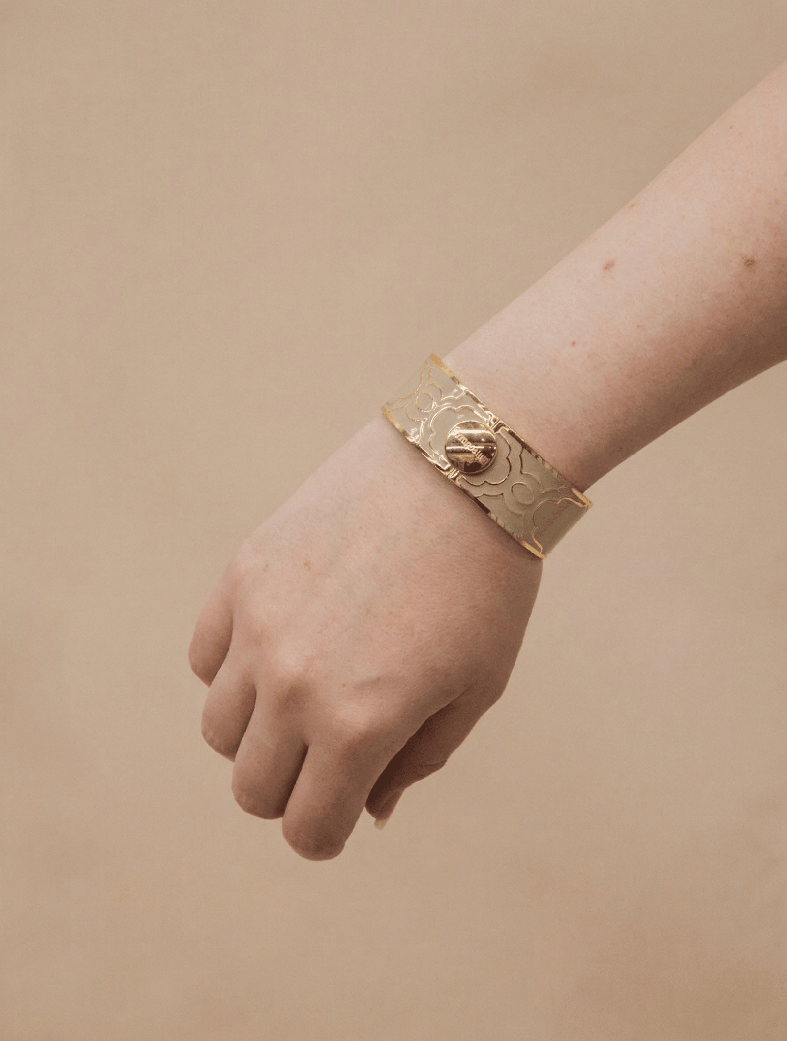 Symposium Enamel Cuff Beige - Zjoosh