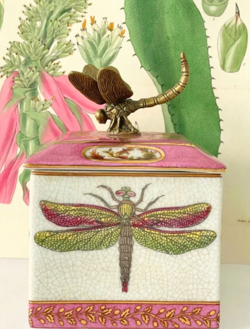 Front view - Pink ceramic trinket box 