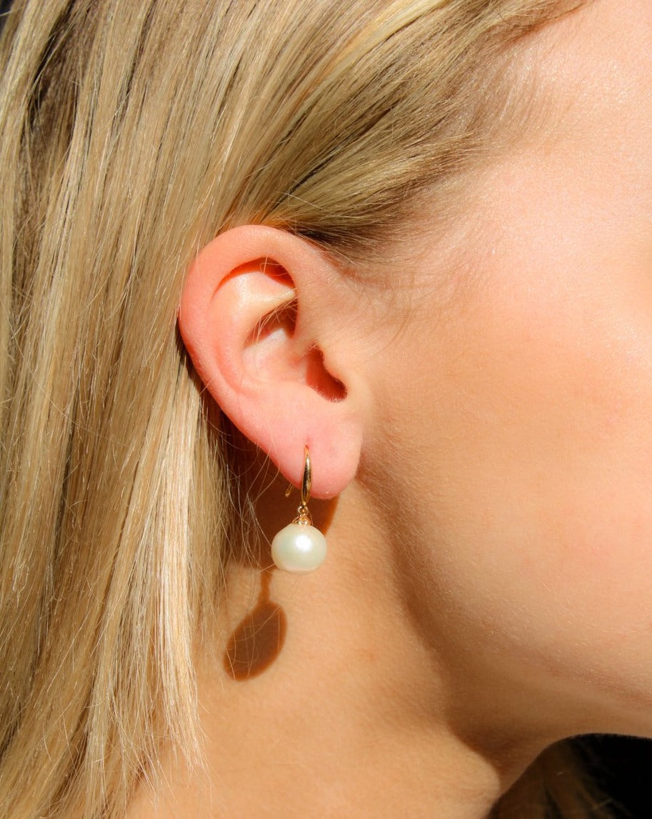 Pearl Hookie Earrings Gold